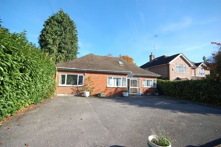 5 bedroom Detached House to rent