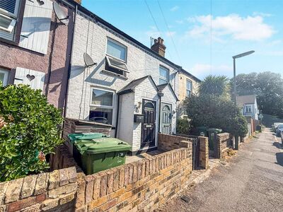Bremer Road, 2 bedroom Mid Terrace House to rent, &pound;1,600 pcm