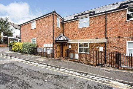 Armstrong Road, 1 bedroom Flat to rent, &pound;1,000 pcm