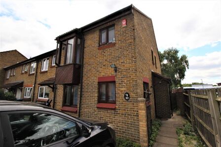 School Lane, 3 bedroom Semi Detached House to rent, £2,150 pcm