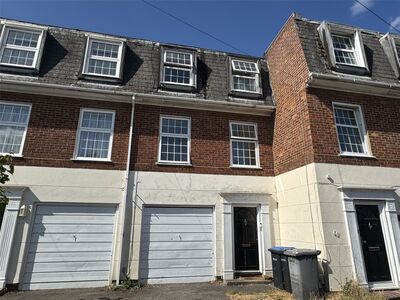 Victoria Street, 5 bedroom Mid Terrace House to rent, &pound;2,600 pcm