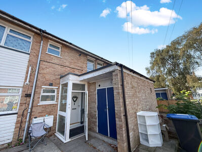 Hazel Close, 2 bedroom Flat to rent, &pound;1,650 pcm
