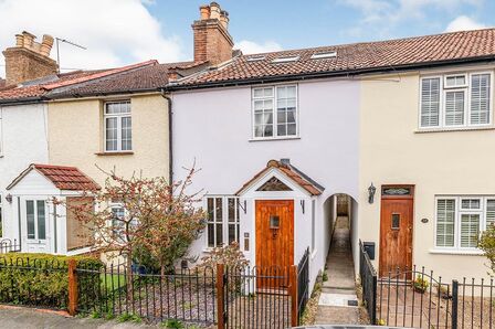 3 bedroom Mid Terrace House to rent