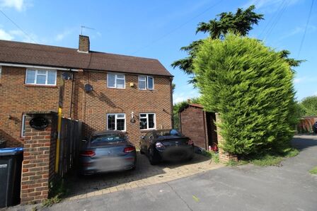 Spring Rise, 3 bedroom End Terrace House to rent, £2,300 pcm