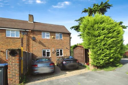 Spring Rise, 3 bedroom End Terrace House to rent, £2,400 pcm