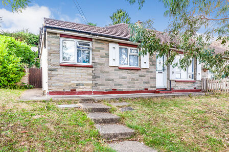 Spring Rise, 5 bedroom Semi Detached Bungalow to rent, &pound;3,100 pcm