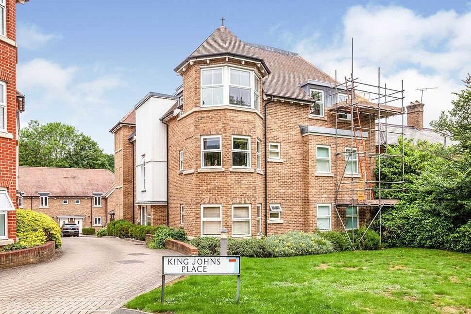 Main image of 2 bedroom Flat to rent, Egham Hill, Egham, Surrey, TW20