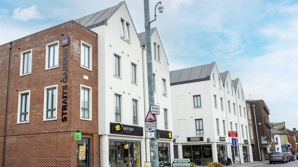 Main image of 1 bedroom Flat to rent, High Street, Egham, Surrey, TW20