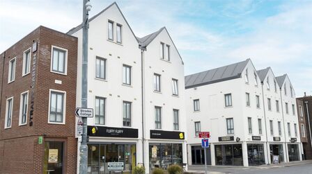 High Street, 1 bedroom Flat to rent, &pound;329 weekly