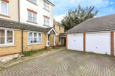 Nightingale Shott, 4 bedroom End Terrace House to rent, £2,550 pcm