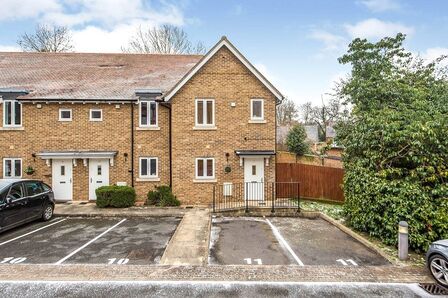 Egham Hill, 3 bedroom House to rent, &pound;2,700 pcm