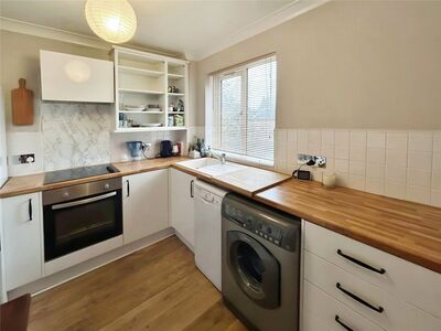 Windermere Close, 1 bedroom Mid Terrace House for sale, £265,000