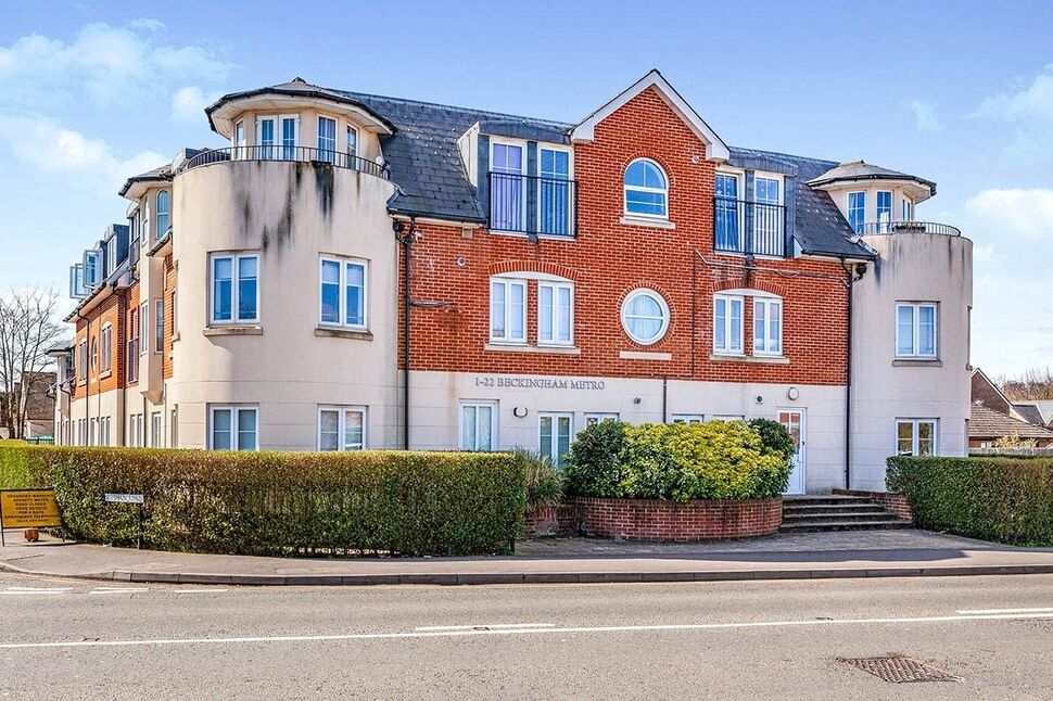 Main image of 1 bedroom  Flat for sale, Station Road, Egham, Surrey, TW20
