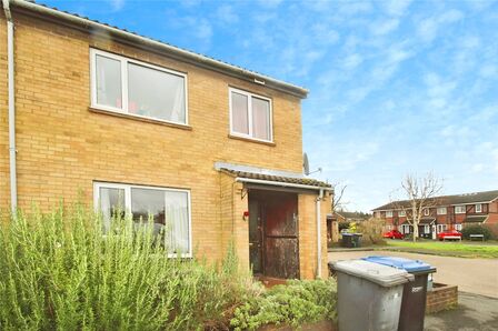 Corby Drive, 4 bedroom Semi Detached House to rent, £2,500 pcm