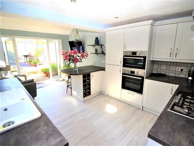 Kings Road, 3 bedroom Semi Detached House for sale, £515,000