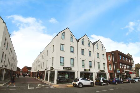 High Street, 1 bedroom  Flat to rent, £1,483 pcm