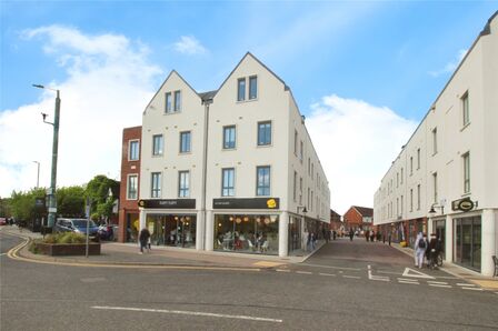High Street, 1 bedroom  Flat to rent, £1,568 pcm