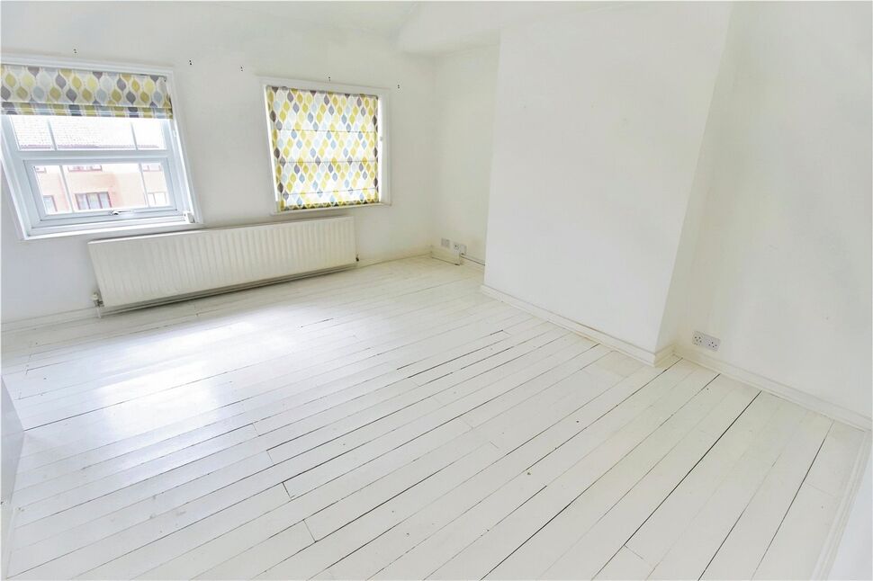 1 bedroom Flat for sale, The Avenue, Egham, TW20 £220,000