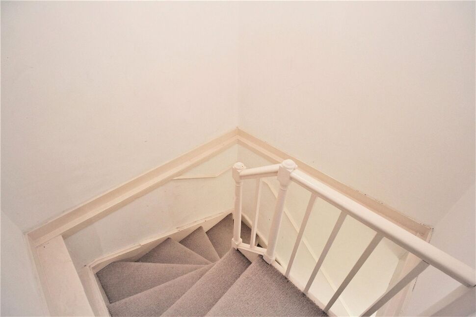 1 bedroom Flat for sale, The Avenue, Egham, TW20 £220,000