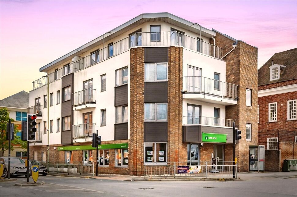 Main image of 1 bedroom  Flat to rent, Station Road, Egham, Surrey, TW20