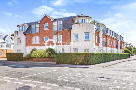 Station Road, 2 bedroom  Flat to rent, £1,800 pcm