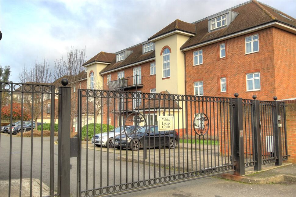 Main image of 3 bedroom Flat for sale, Staines Road East, Sunbury, Middlesex, TW16