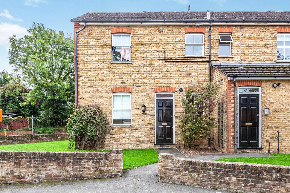 Main image of 2 bedroom Flat for sale, Middle Hill, Egham, Surrey, TW20