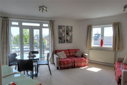Henley Court, 2 bedroom  Flat for sale, £265,000