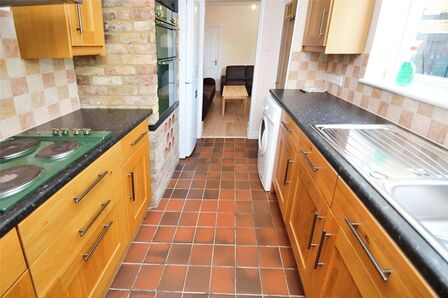 5 bedroom Semi Detached House for sale