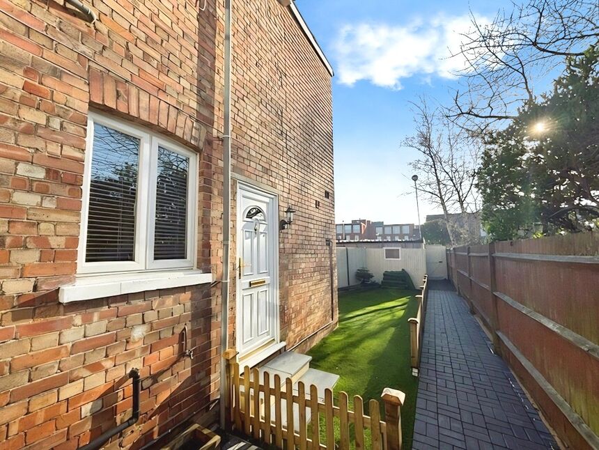 Main image of 1 bedroom Flat to rent, Crown Street, Egham, Surrey, TW20