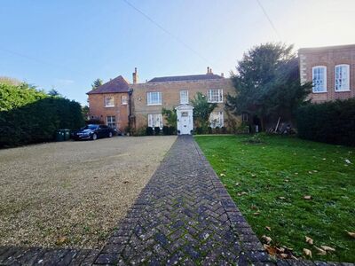 8 bedroom Detached House for sale