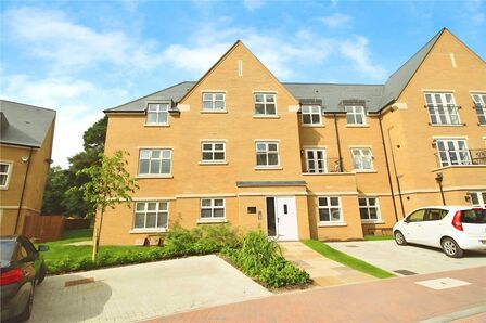 Queenswood Crescent, 2 bedroom Flat to rent, &pound;1,850 pcm