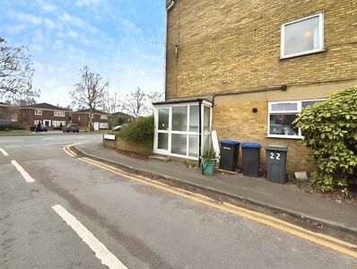 Runnymede Court, 4 bedroom Flat to rent, &pound;1,850 pcm