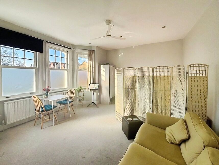 Main image of 1 bedroom Flat to rent, Avenue Road, Staines-upon-Thames, Surrey, TW18