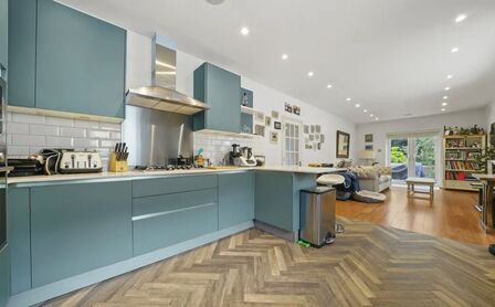 St. Davids Drive, 5 bedroom Semi Detached House to rent, &pound;6,500 pcm