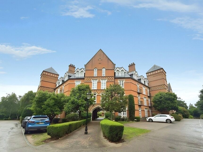 Main image of 2 bedroom Flat to rent, Holloway Drive, Virginia Water, Surrey, GU25