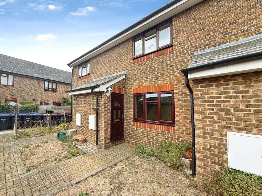 Main image of 1 bedroom Mid Terrace House for sale, Station Road, Egham, Surrey, TW20