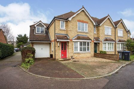 Nightingale Shott, 6 bedroom Semi Detached House to rent, £3,800 pcm