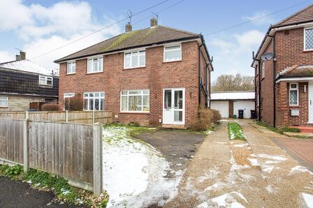 Spring Avenue, 4 bedroom Semi Detached House to rent, £1,900 pcm
