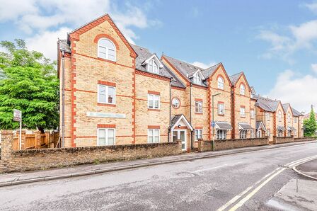 St. Catherines Place Hummer Road, 2 bedroom  Flat to rent, £1,650 pcm
