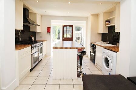 Milton Road, 4 bedroom Semi Detached House to rent, £2,500 pcm