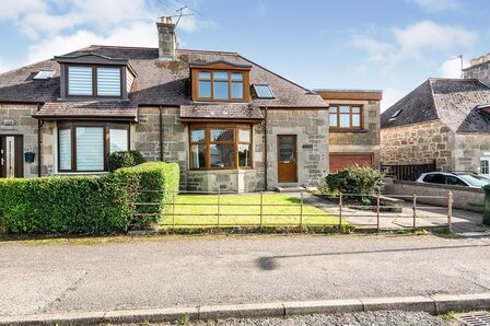 Petrie Crescent, 4 bedroom Semi Detached House to rent, £1,000 pcm