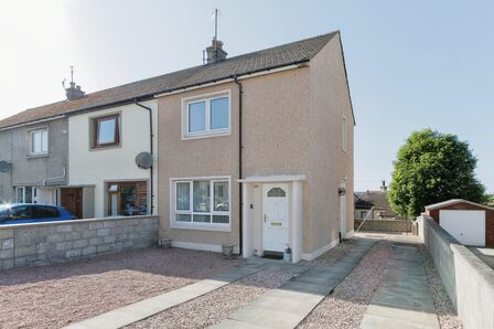 Muirfield Road, 2 bedroom End Terrace House to rent, &pound;700 pcm