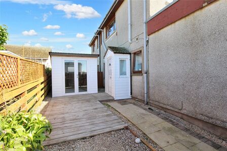 Fraser Road, 2 bedroom  Flat for sale, £75,000