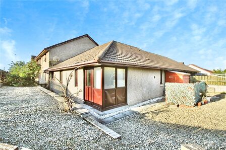2 bedroom Mid Terrace Bungalow for sale