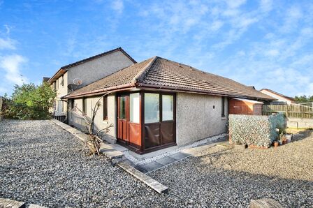 2 bedroom Mid Terrace Bungalow for sale