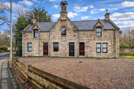 Oldmills Road, 1 bedroom Flat for sale, &pound;90,000