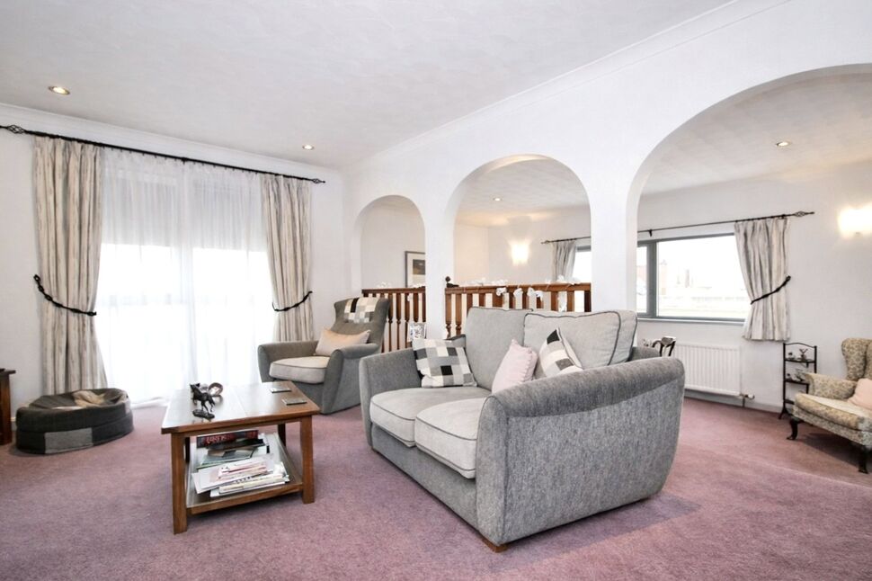 Lounge / Dining Room