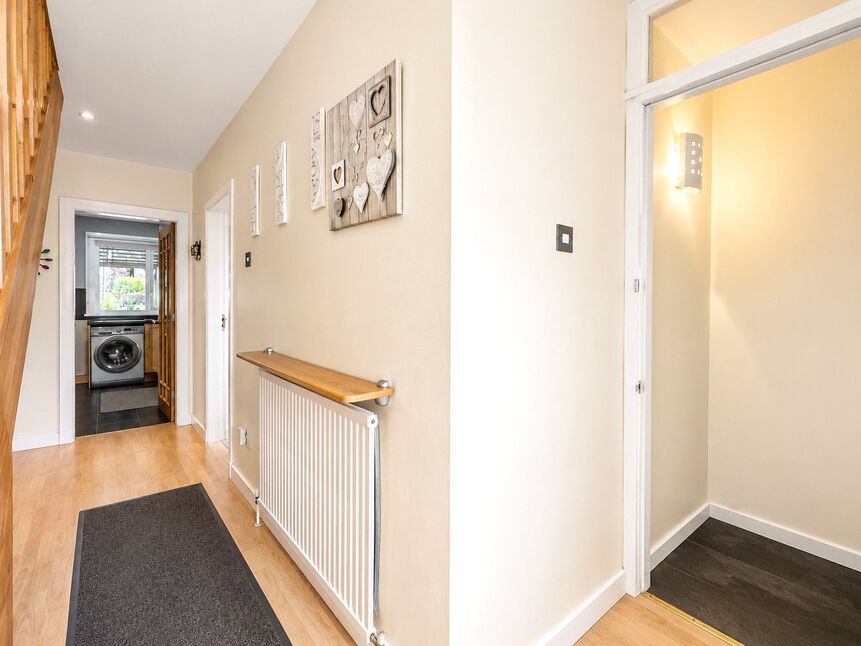 Vestibule / Hallway