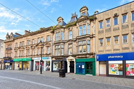 High Street, 1 bedroom Flat for sale, &pound;65,000